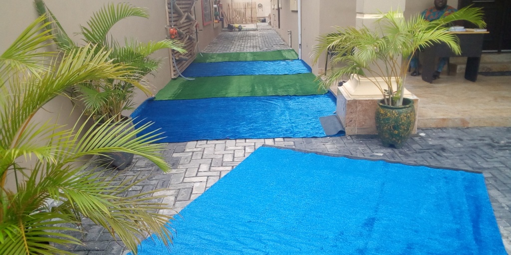You are currently viewing Green and Blue Artificial Grass Installation At Lekki