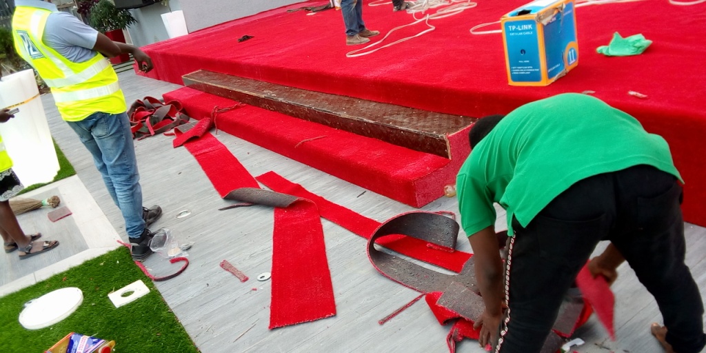 You are currently viewing Artificial Red Grass Installation On Church Alter