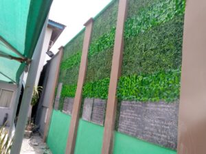 Read more about the article Installation Of Artificial Boxwood edge