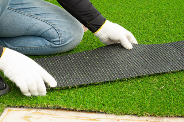 Read more about the article 5 Benefits of Using Artificial Turf